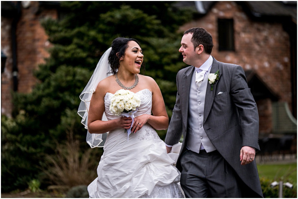 wedding photos at moddershall oaks