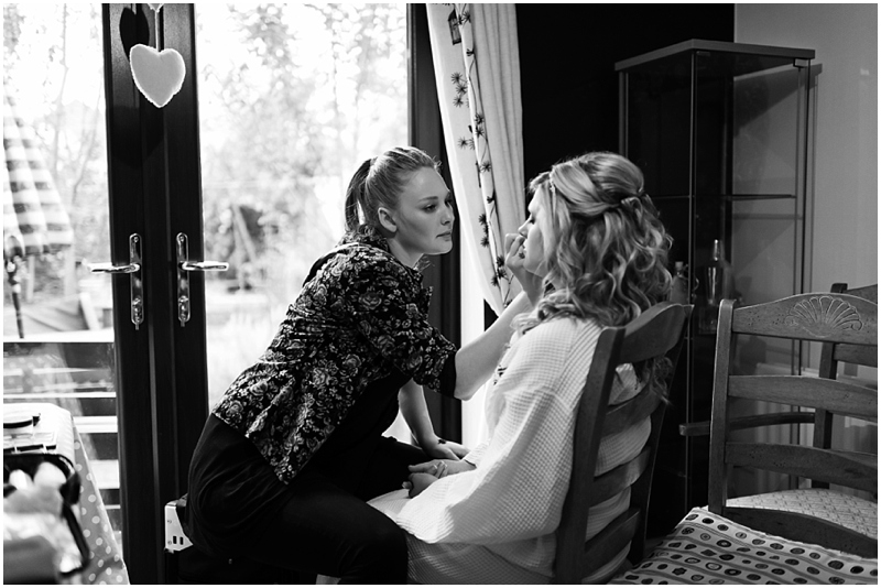 wedding photos at three horse shoes leek