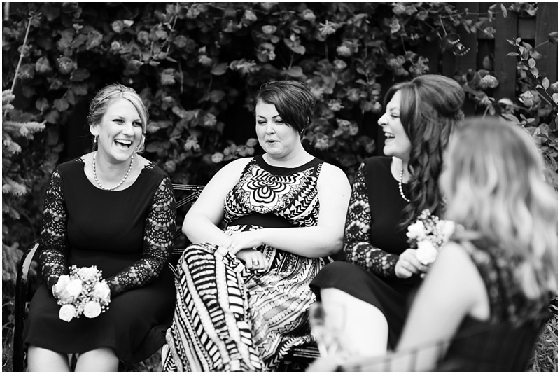 natural photos of wedding guests