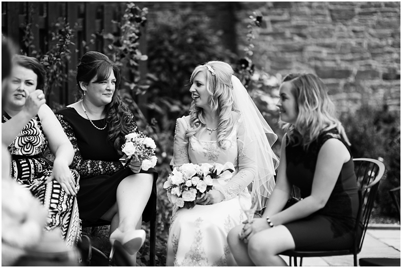 natural photos of wedding guests