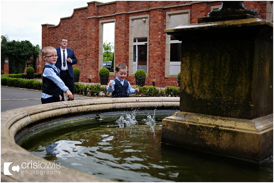 reportage wedding photos pendrell hall