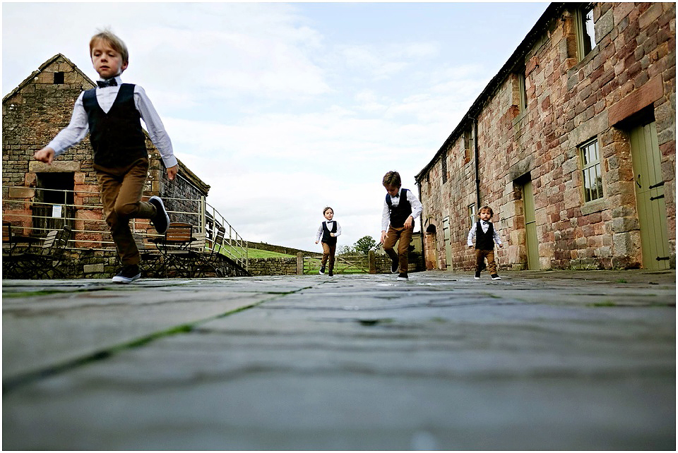 kids at wedding