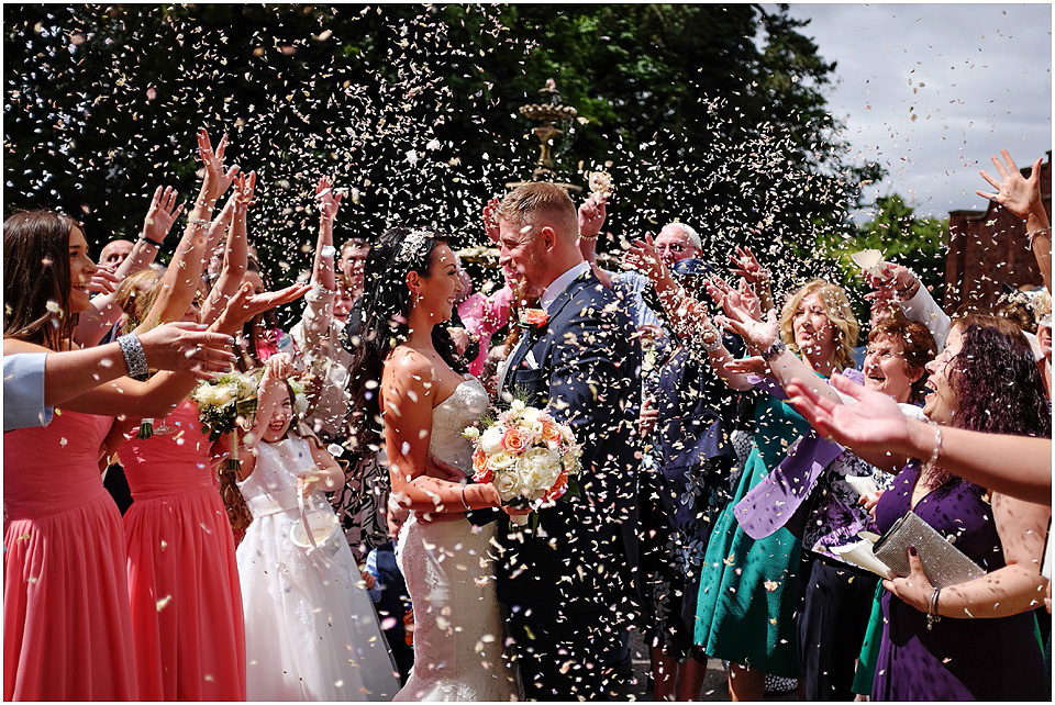confetti wedding photo