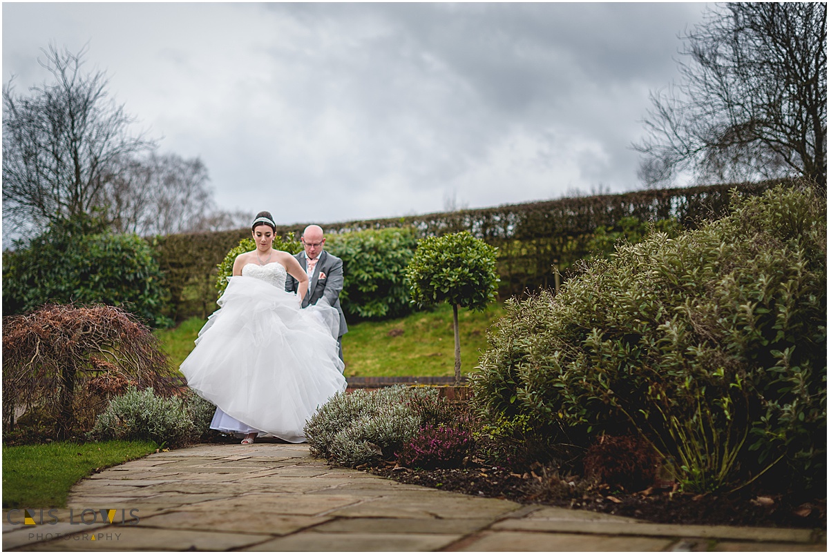 bride and father