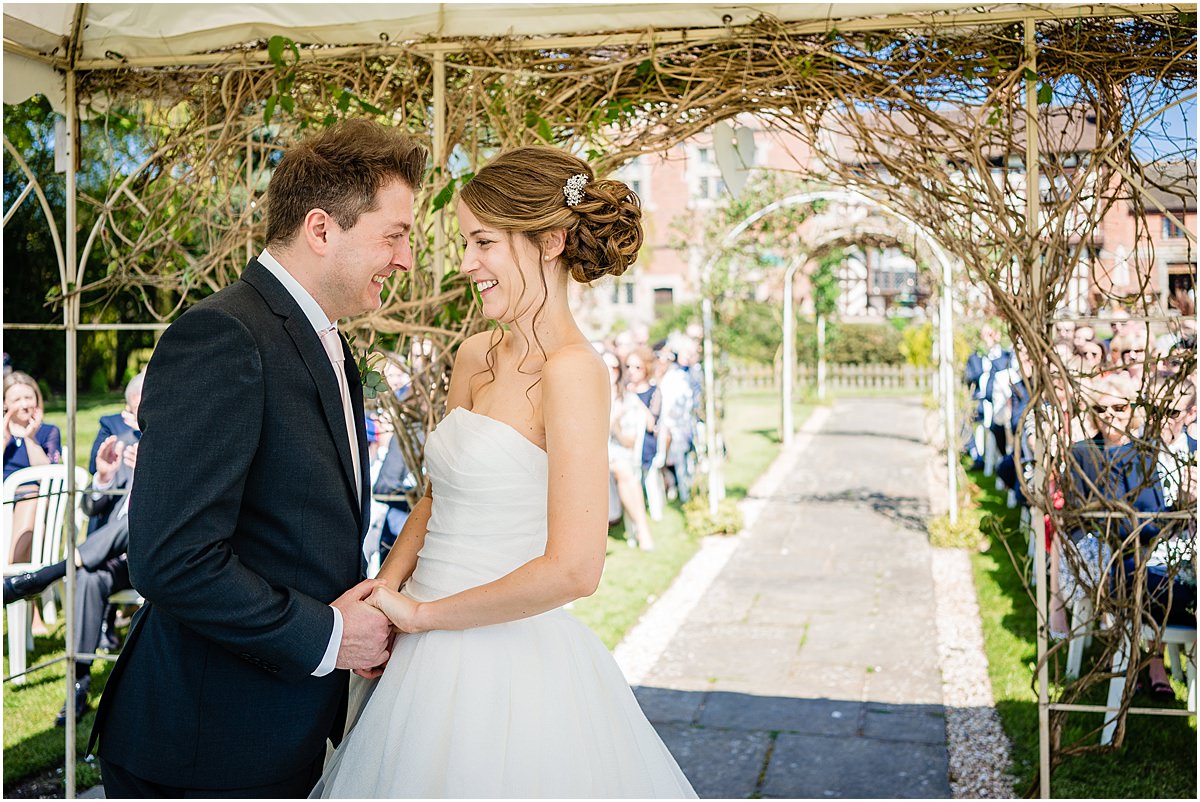 outdoor wedding ceremony at albright hussey mannor