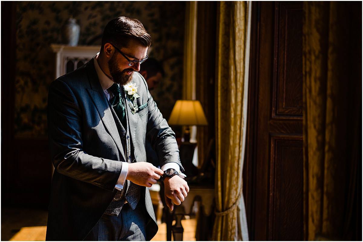 groom receives gift