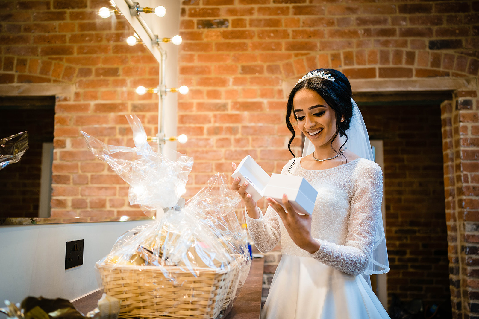 bride receive gifts